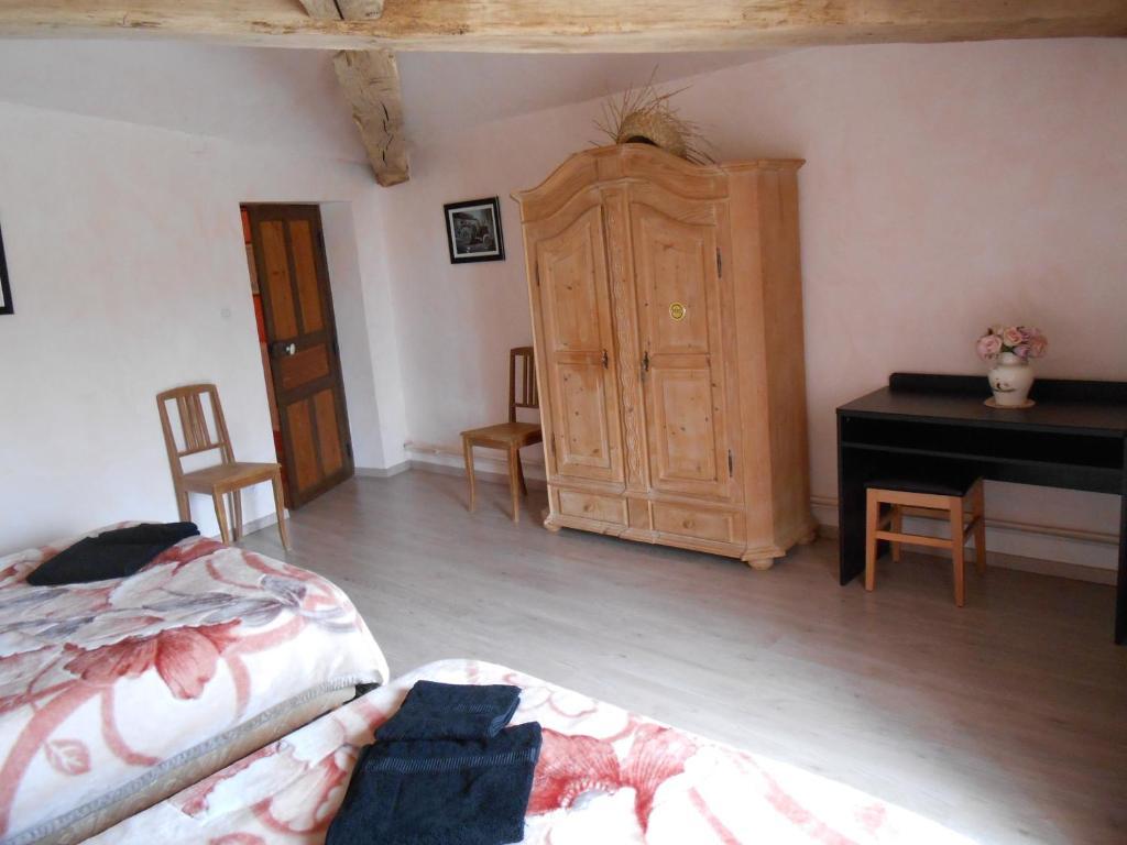 La Ferme Des 3 Suissesses Acomodação com café da manhã Saint-Paul  Quarto foto